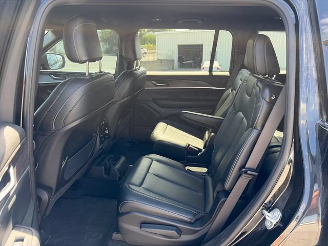 Used 2025 Jeep Grand Cherokee L Limited AWD/4WD image 23