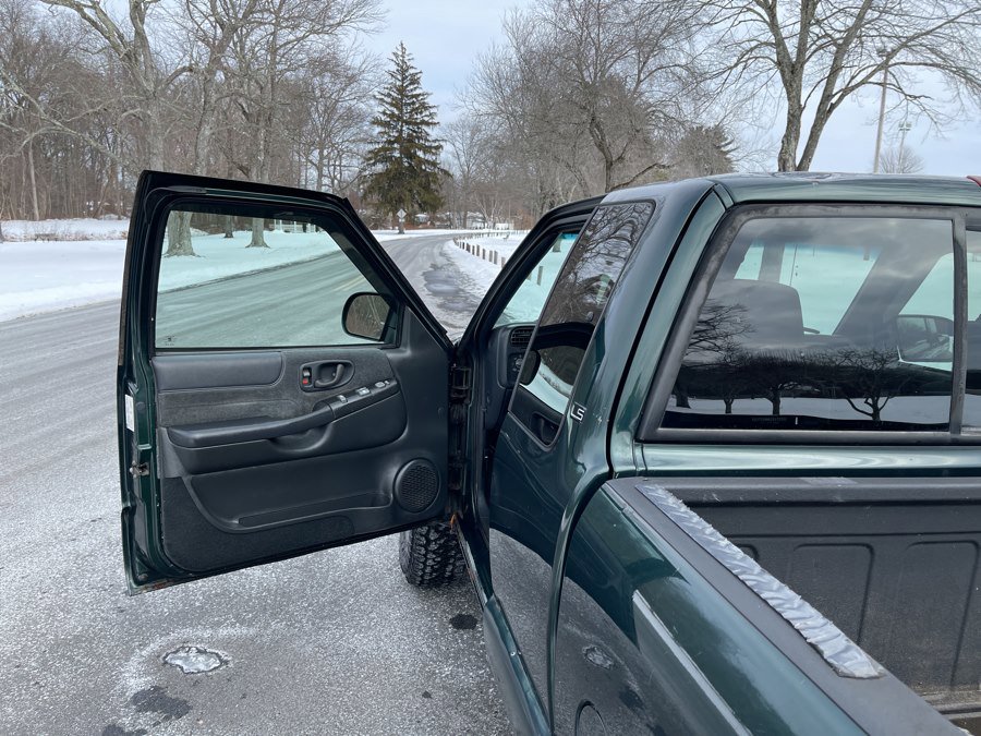 Used 2002 Chevrolet S10 Pickup LS w/ LS Preferred Equipment Group AWD/4WD image 38