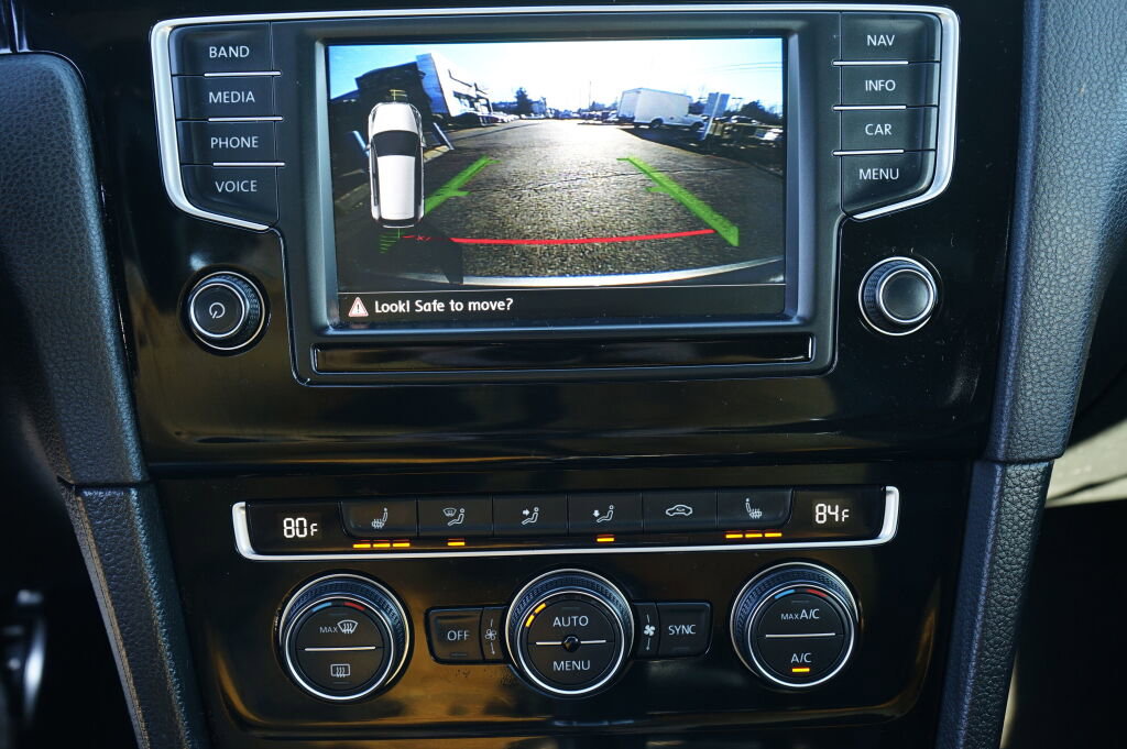 Used 2016 Volkswagen Golf R 4-Door image 22