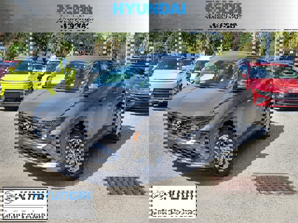 Used 2025 Hyundai Tucson SE image 1