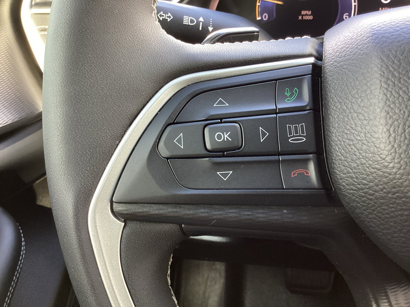 Used 2023 Jeep Grand Cherokee L Laredo AWD/4WD image 19