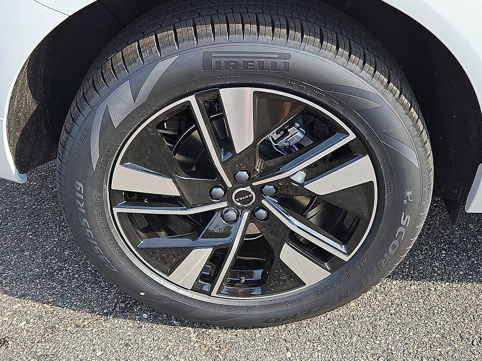 New 2026 Volvo XC60 B5 Plus w/ Protection Package Premier AWD/4WD image 7