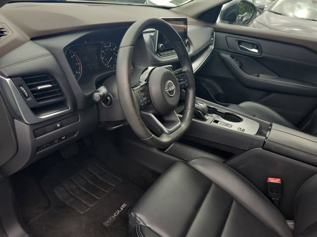 Used 2023 Nissan Rogue SV w/ SV Premium B Package FWD image 17