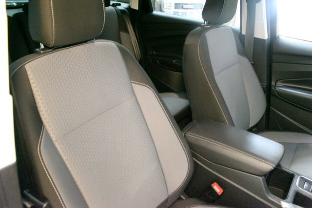 Used 2019 Ford Escape SE w/ Ford Safe & Smart Package FWD image 10