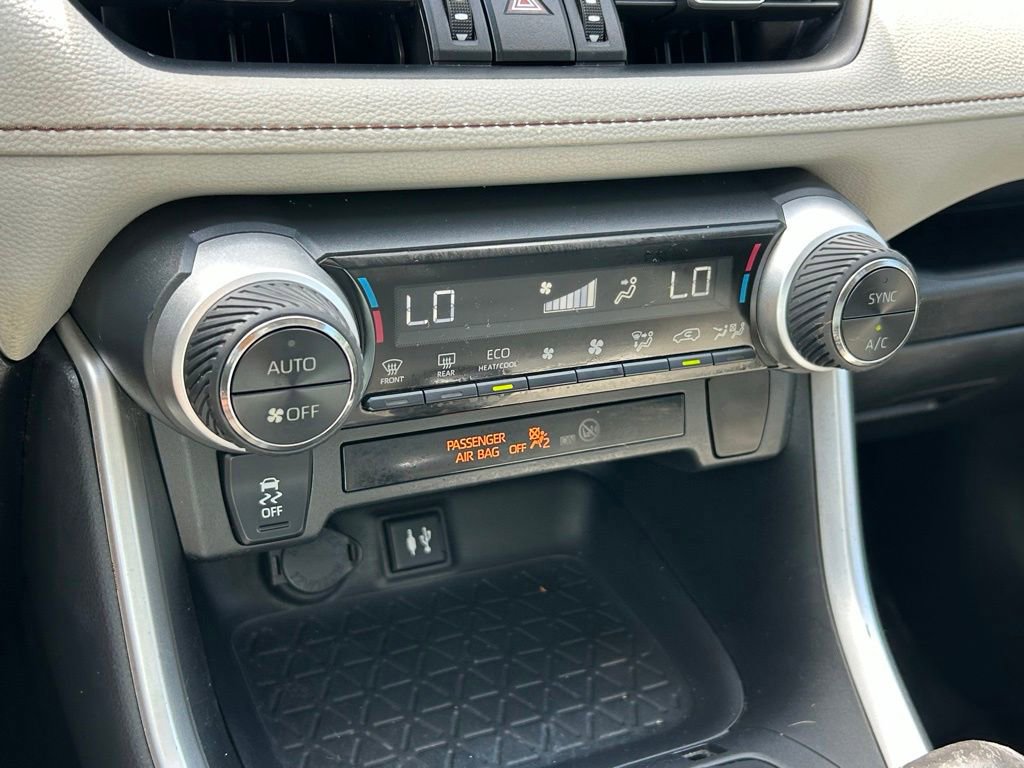 Used 2019 Toyota RAV4 XLE Premium FWD image 35