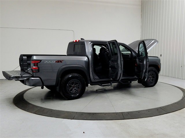 Used 2025 Nissan Frontier PRO-4X image 15