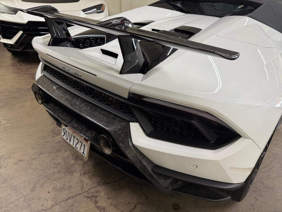 Used 2019 Lamborghini Huracan Performante AWD/4WD image 26