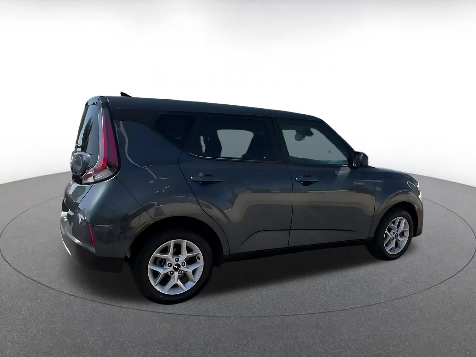 Used 2025 Kia Soul LX w/ LX Technology Package FWD image 14