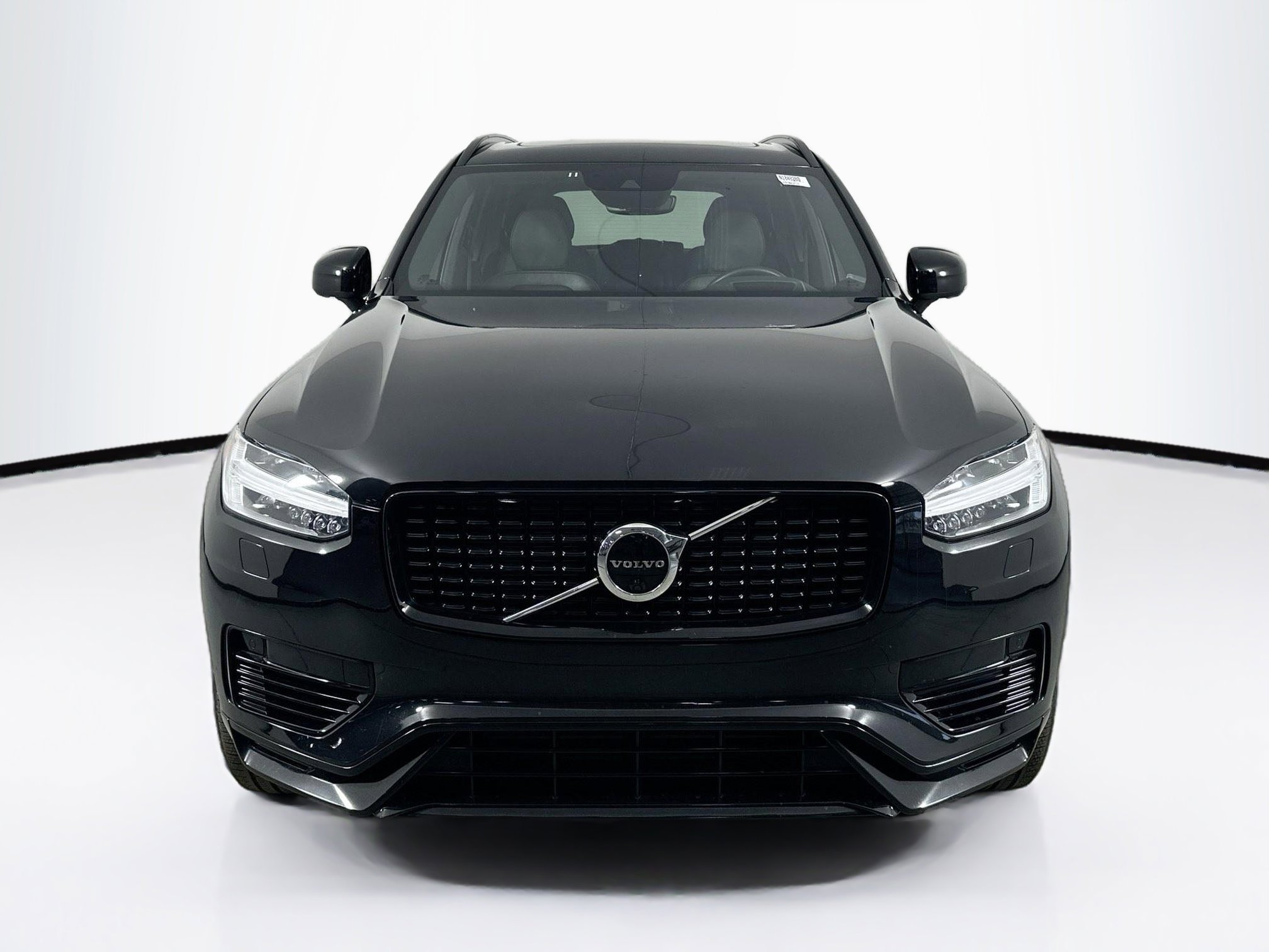 Used 2022 Volvo XC90 T8 R-Design w/ Advanced Package image 2
