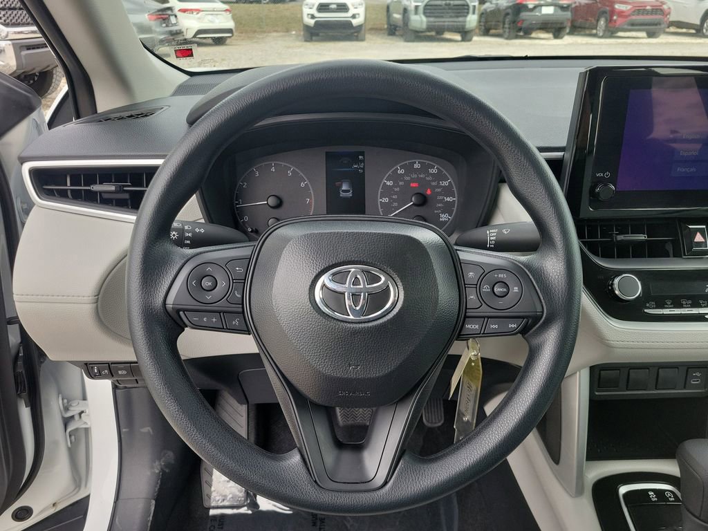 Used 2025 Toyota Corolla Cross L image 25