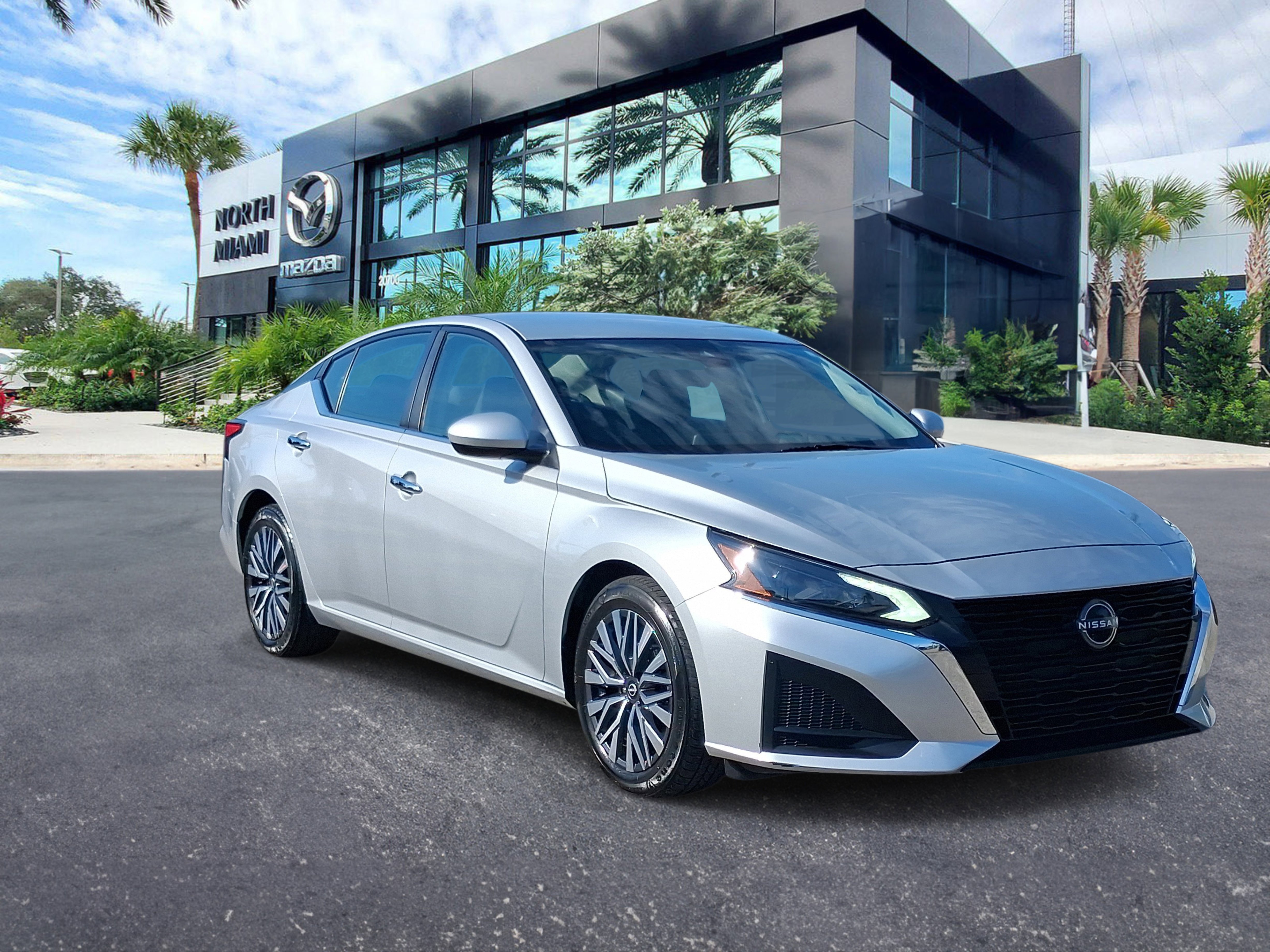 Used 2023 Nissan Altima 2.5 SV FWD image 3
