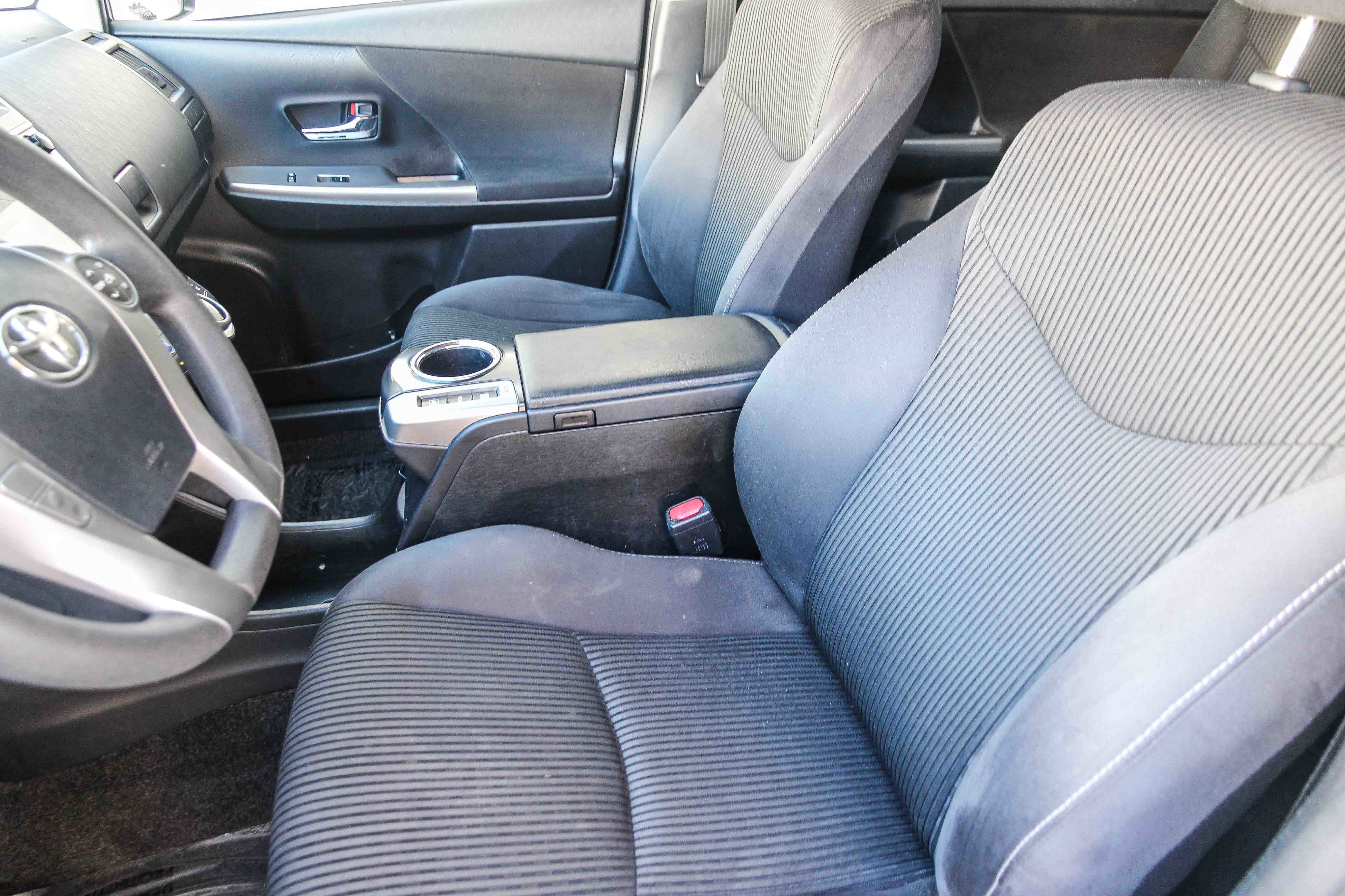 Used 2017 Toyota Prius V Five image 30