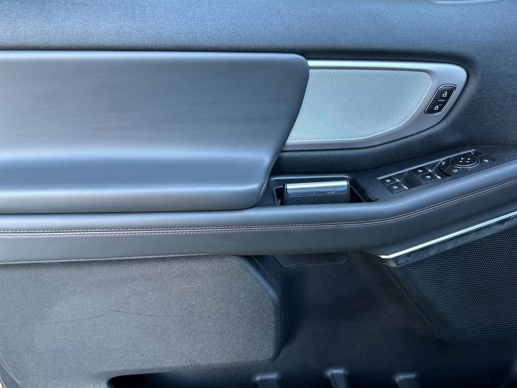 Certified 2025 Ford Expedition Active image 10