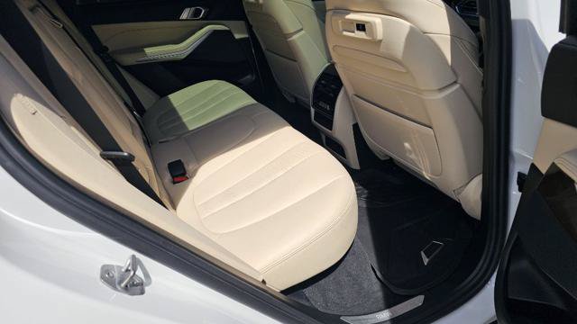 Used 2022 BMW X5 xDrive40i w/ Executive Package AWD/4WD image 42