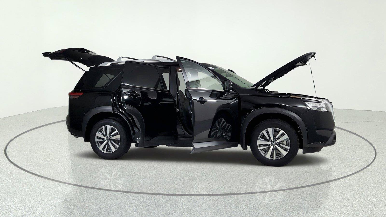Used 2025 Nissan Pathfinder SL FWD image 15