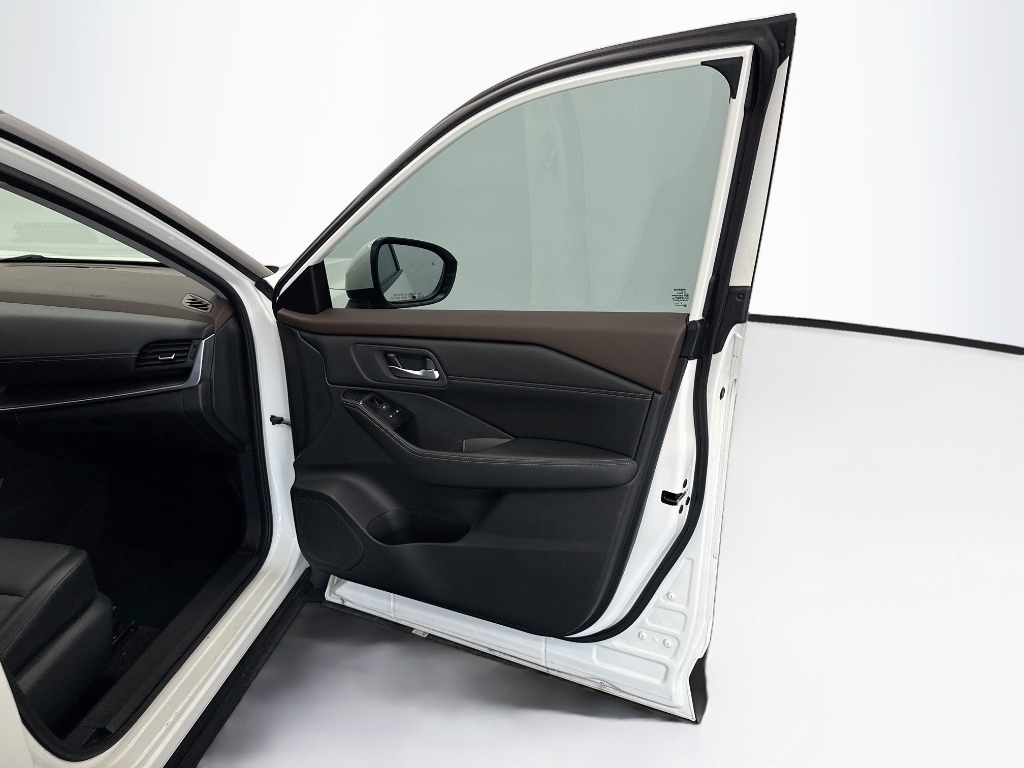 Used 2023 Nissan Rogue SV w/ SV Premium B Package FWD image 33