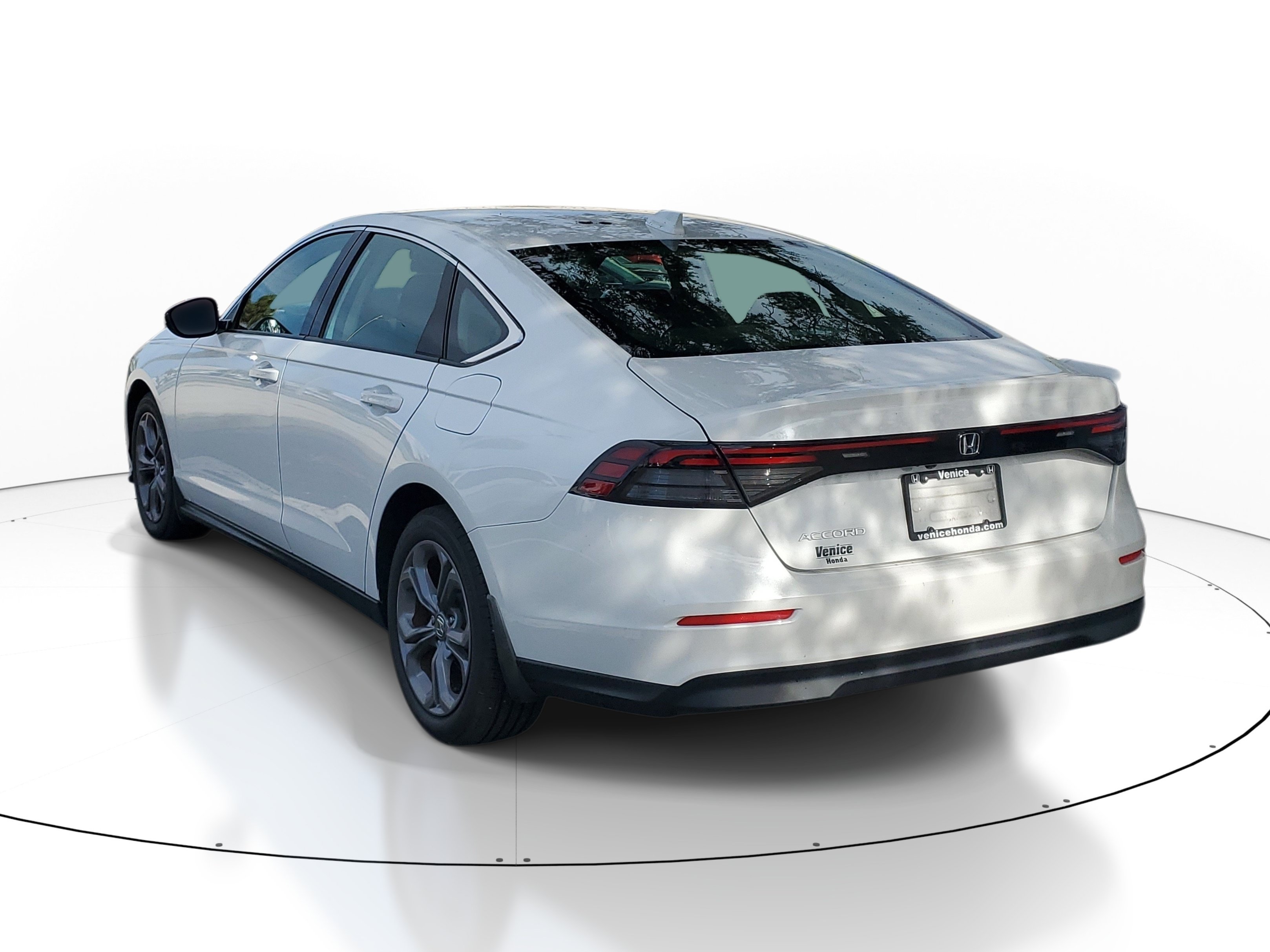 Used 2024 Honda Accord EX image 9