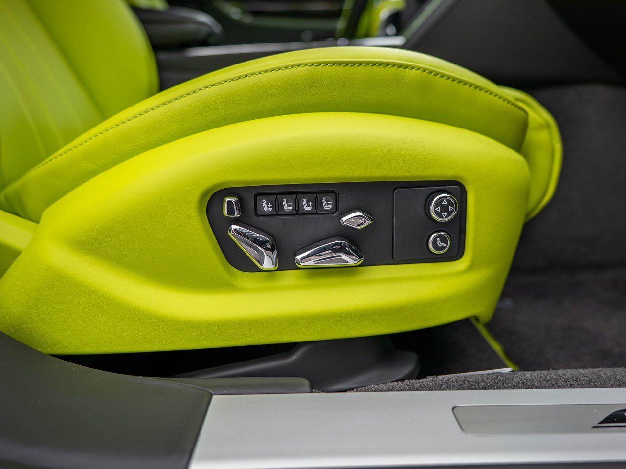 Used 2024 Bentley Flying Spur S V8 image 30