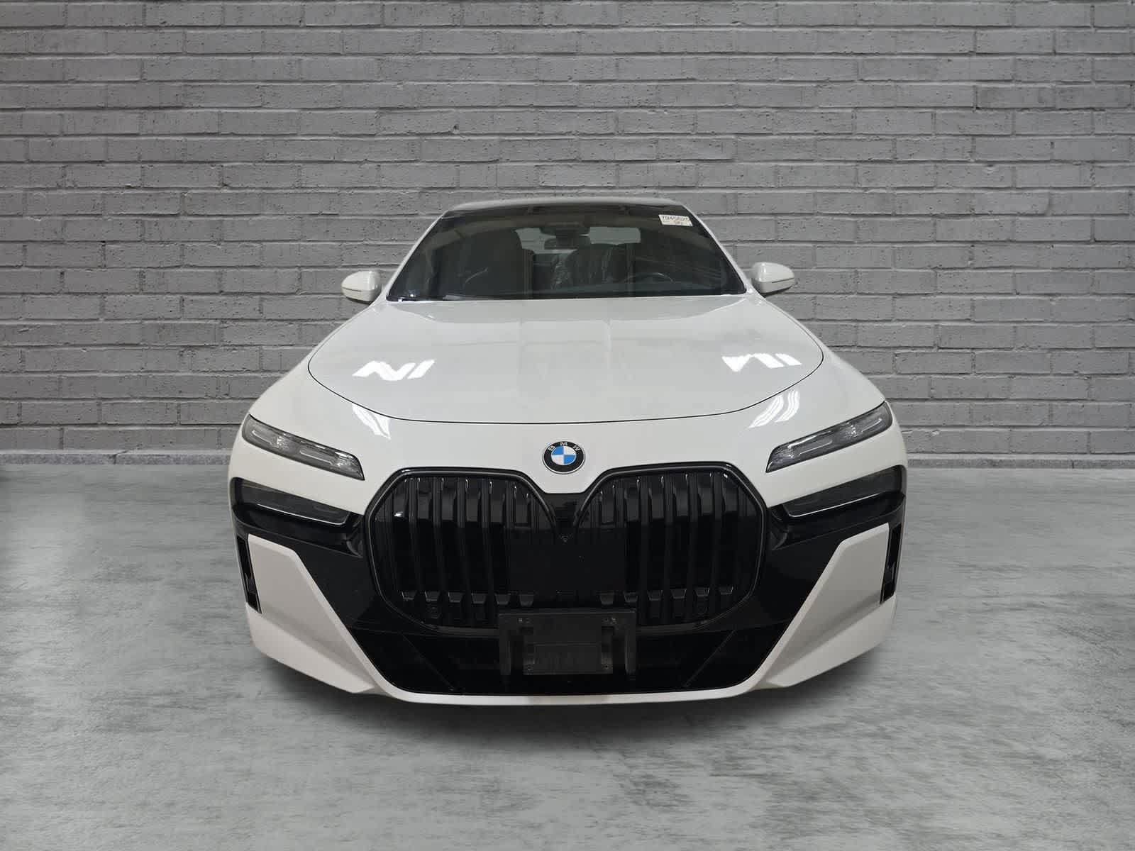 Used 2024 BMW 760i xDrive w/ Executive Package AWD/4WD image 2
