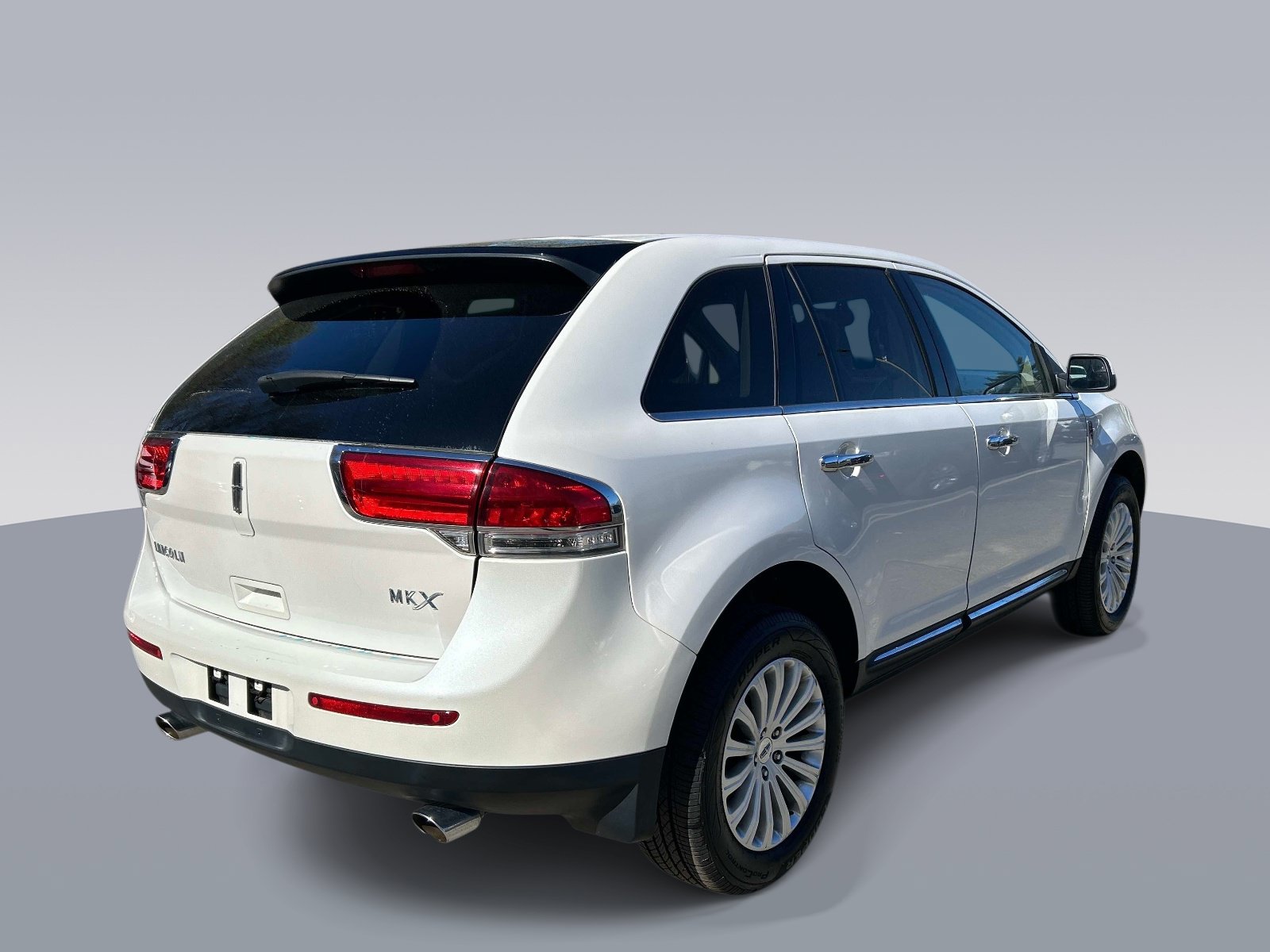 Used 2013 Lincoln MKX FWD image 3