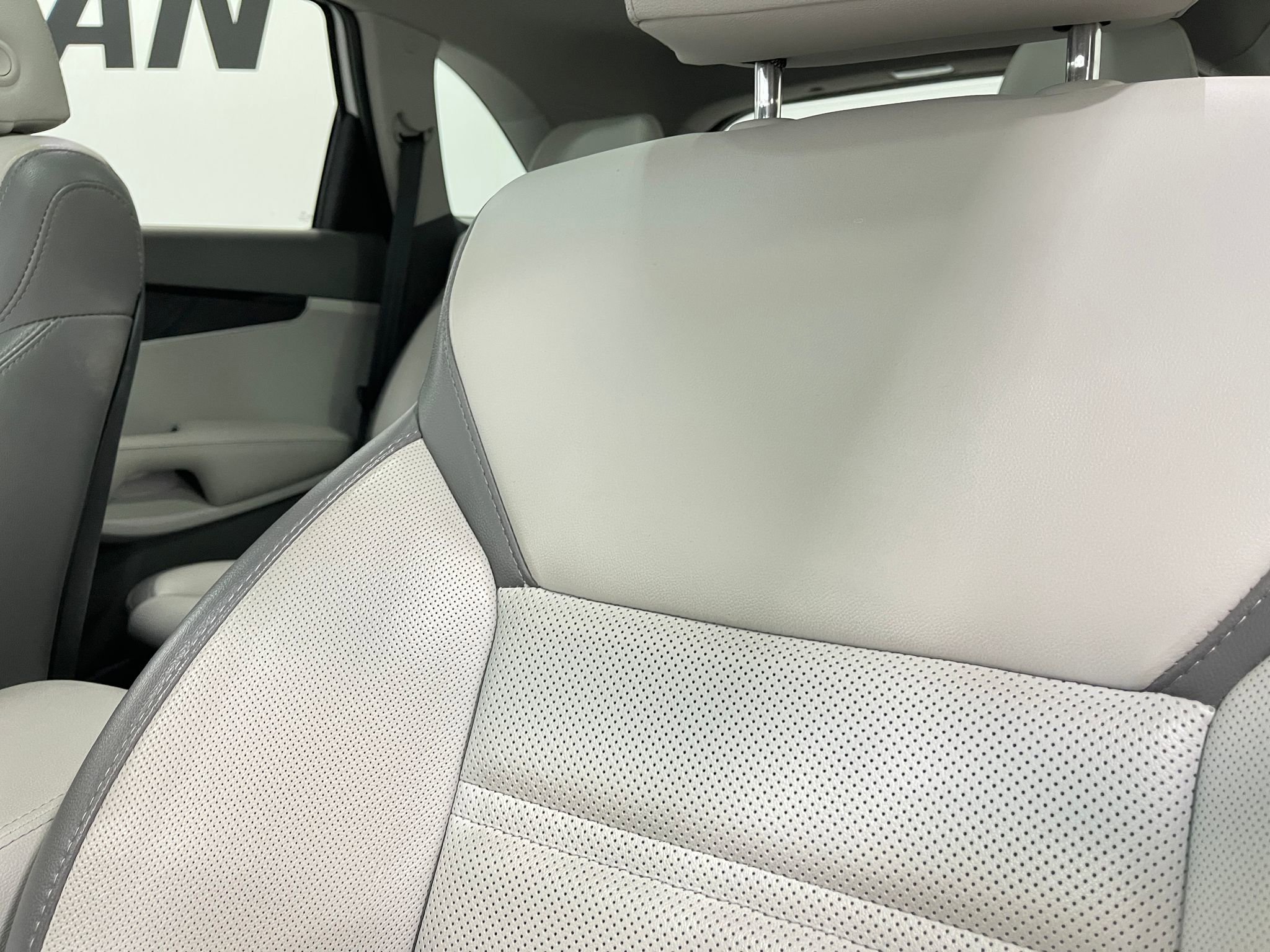 Used 2020 Kia Sorento SX image 17