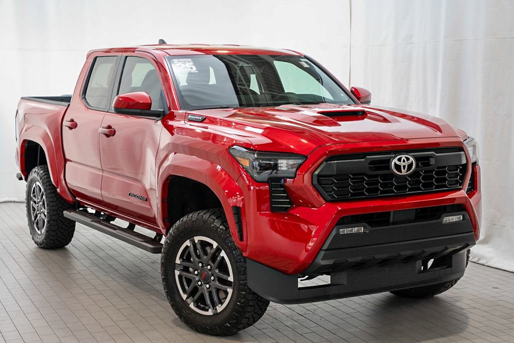 Certified 2025 Toyota Tacoma TRD Sport image 1