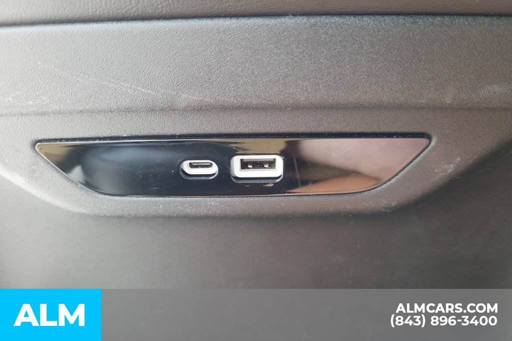Used 2024 Chrysler Pacifica Touring-L FWD image 23