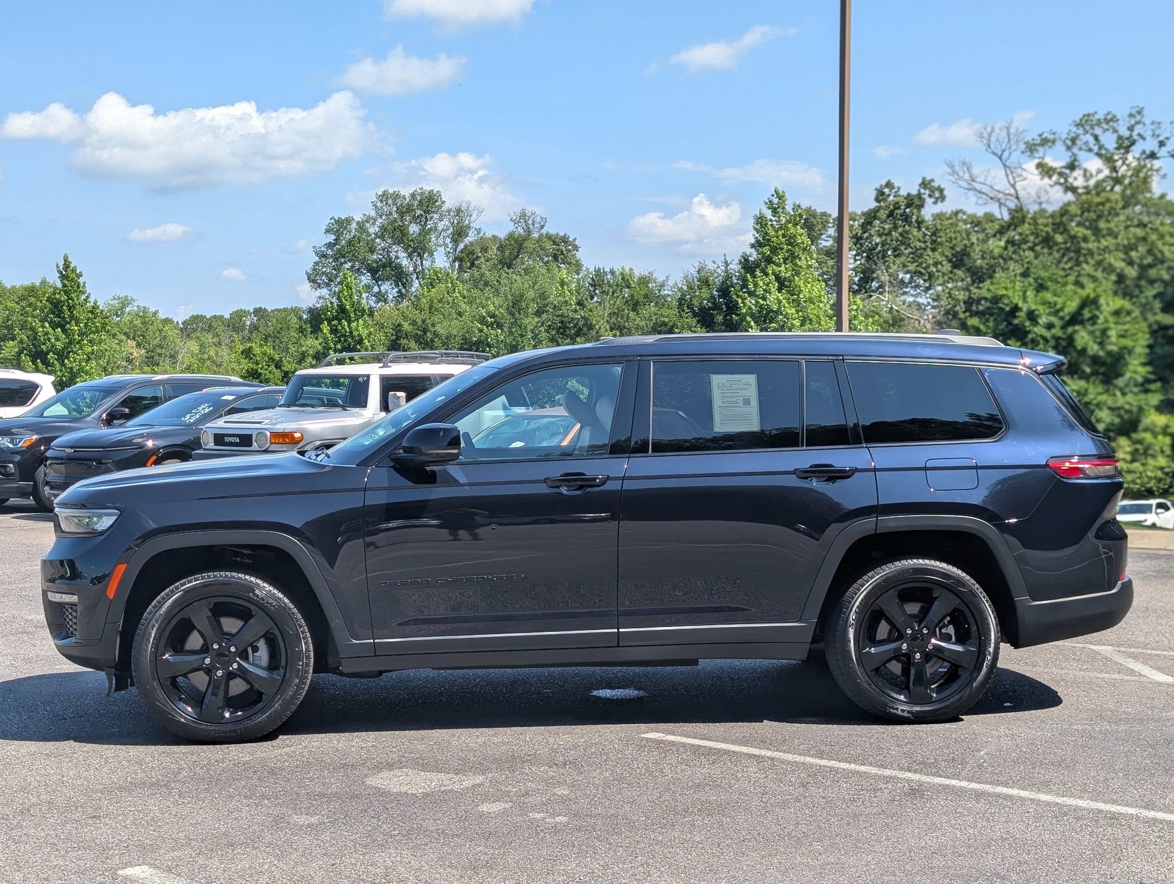 Used 2024 Jeep Grand Cherokee L Limited w/ Black Appearance Package RWD image 6