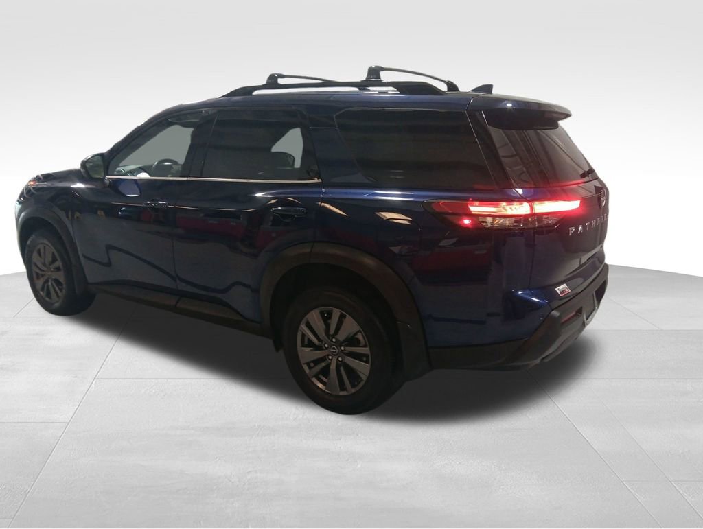 Used 2024 Nissan Pathfinder SV image 4