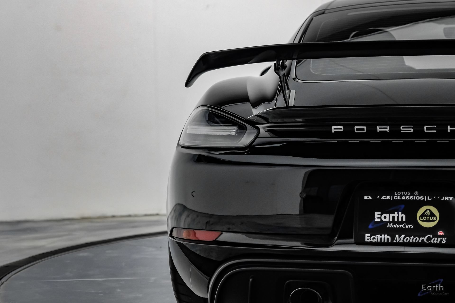 Used 2021 Porsche 718 Cayman GT4 RWD image 16