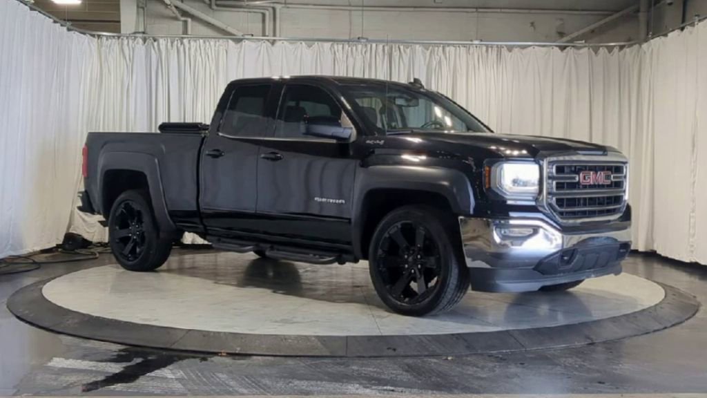 Used 2017 GMC Sierra 1500 SLE w/ SLE Value Package image 3