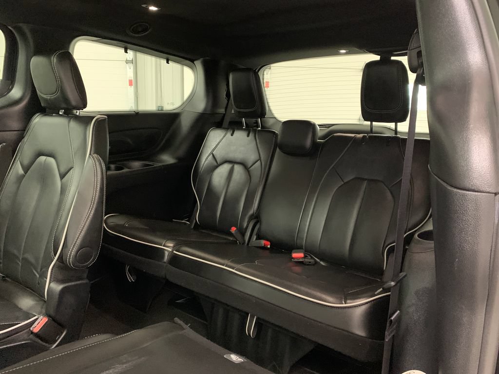 Used 2025 Chrysler Pacifica Limited FWD image 21
