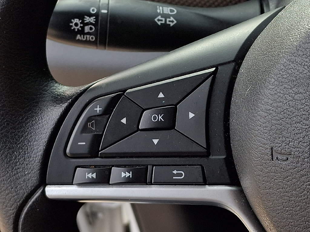 Used 2023 Nissan Kicks SV w/ Interior Electronics Package FWD image 20