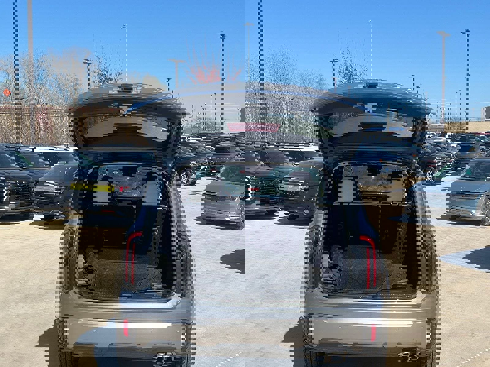 Used 2025 Kia Telluride SX w/ SX Captain's Chair Package image 15