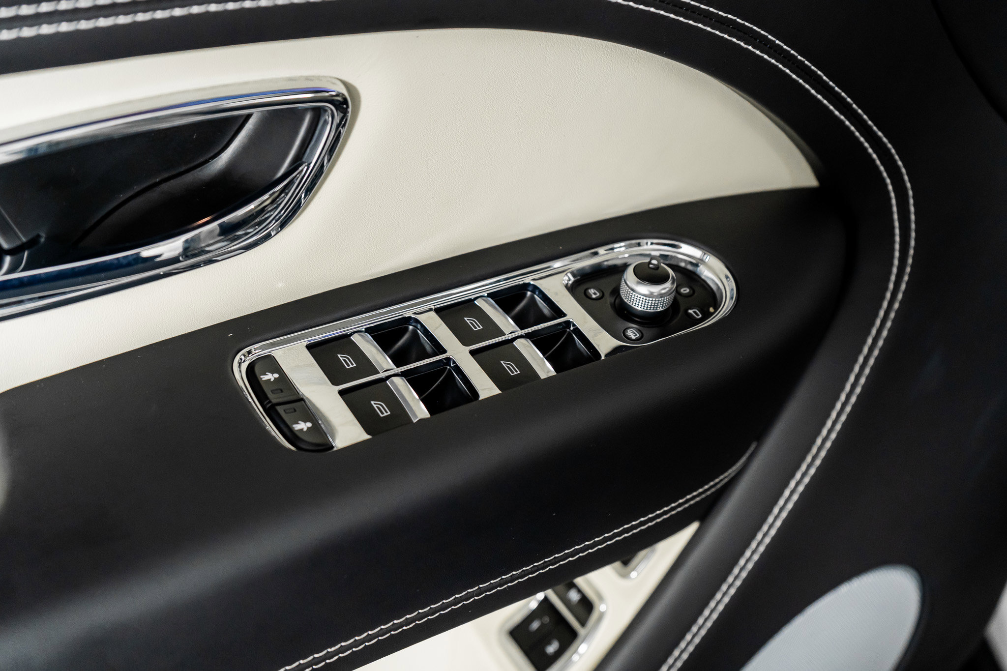 Used 2023 Bentley Bentayga Extended Wheelbase image 50