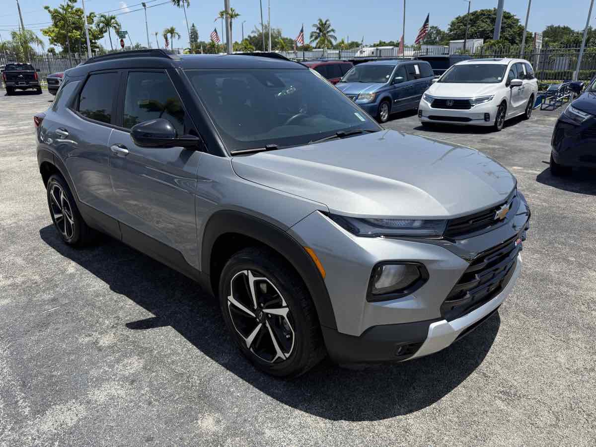 Used 2023 Chevrolet TrailBlazer RS image 2