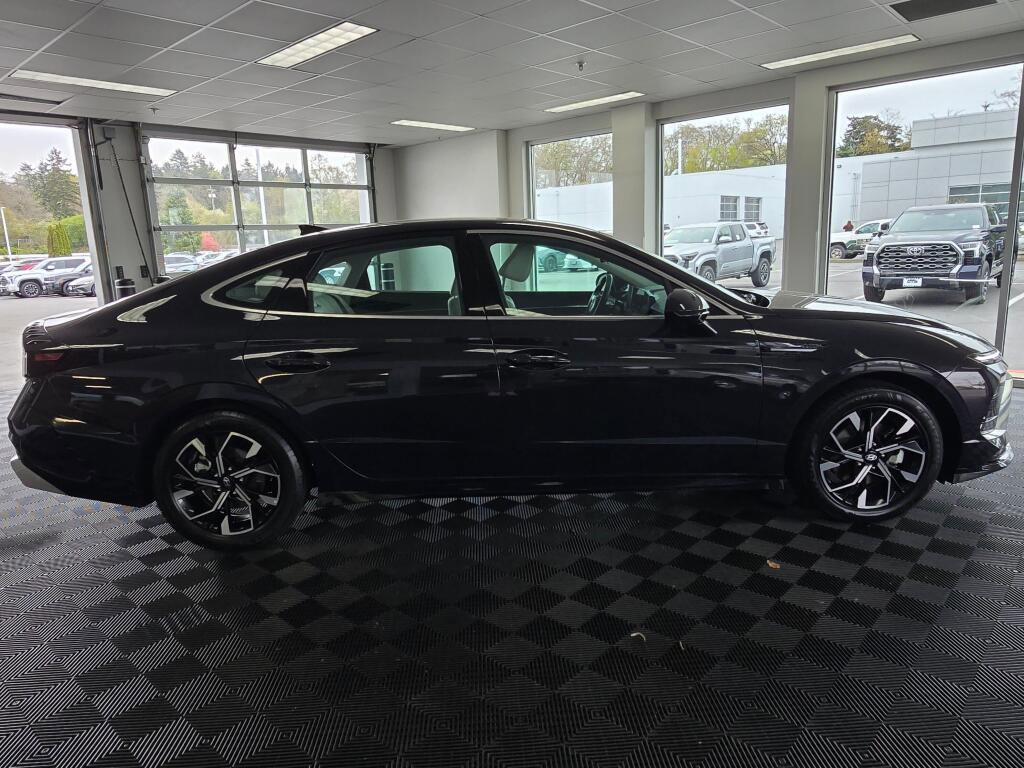 Used 2024 Hyundai Sonata SEL FWD image 2