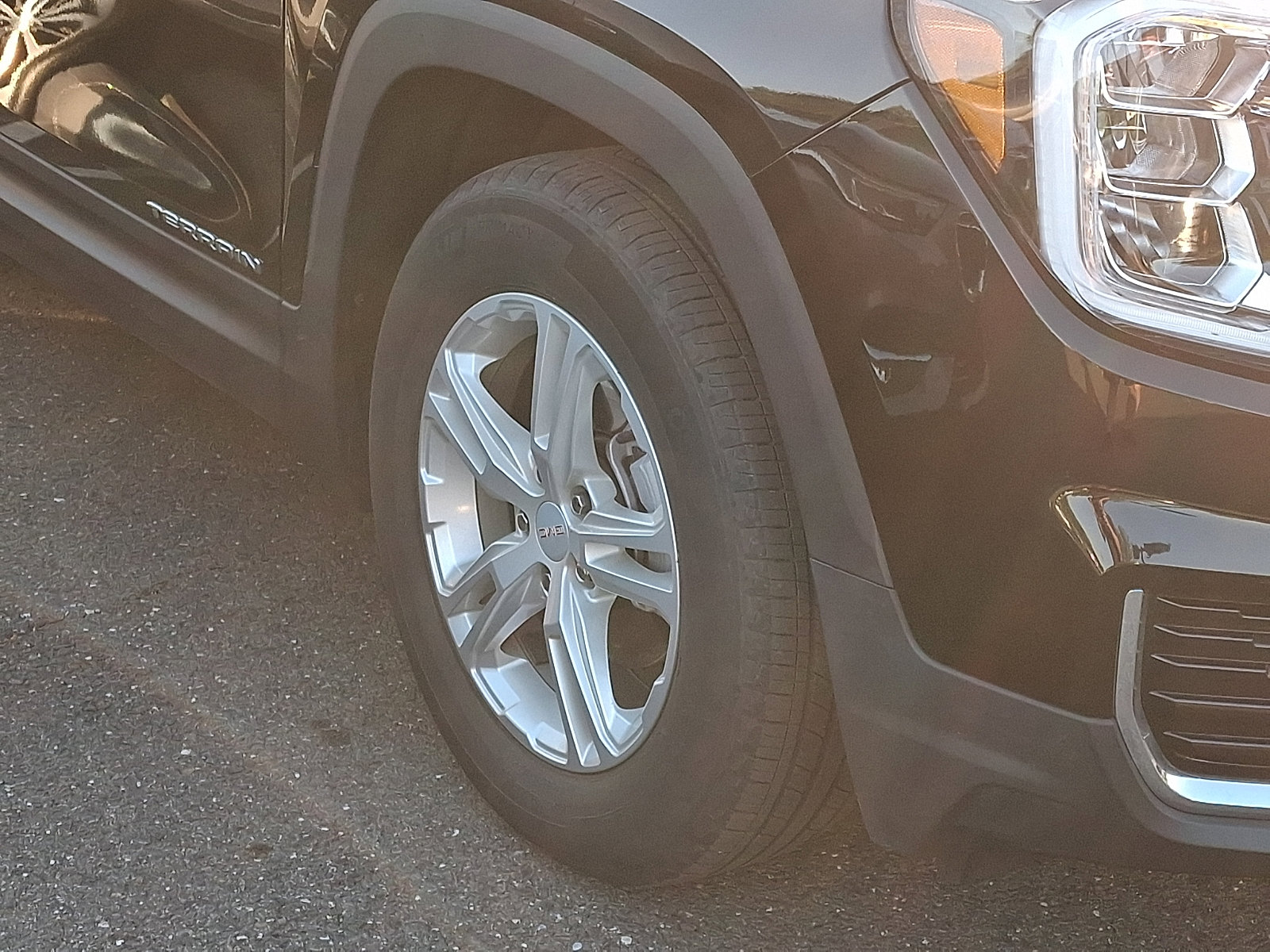 Used 2022 GMC Terrain SLE w/ Driver Convenience Package FWD image 6