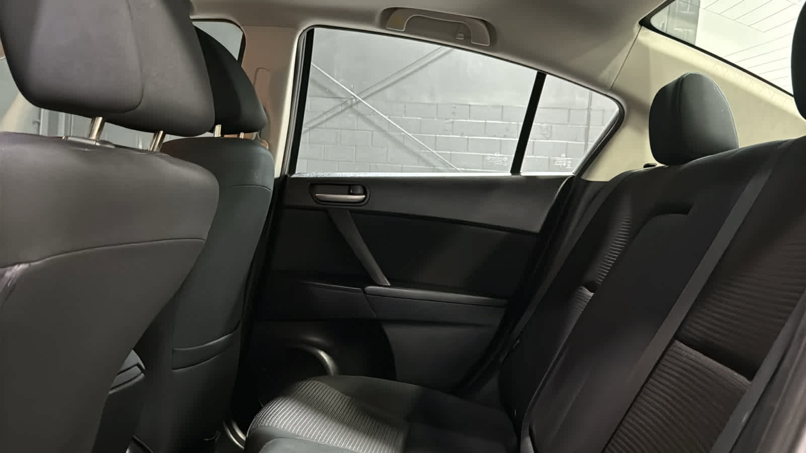 Used 2013 MAZDA MAZDA3 i Touring w/ Preferred Equipment Pkg FWD image 21
