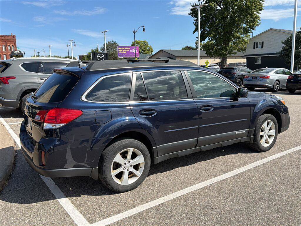 Used 2014 Subaru Outback 2.5i Premium AWD/4WD image 8