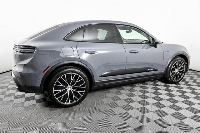 Certified 2025 Porsche Macan Electric image 28