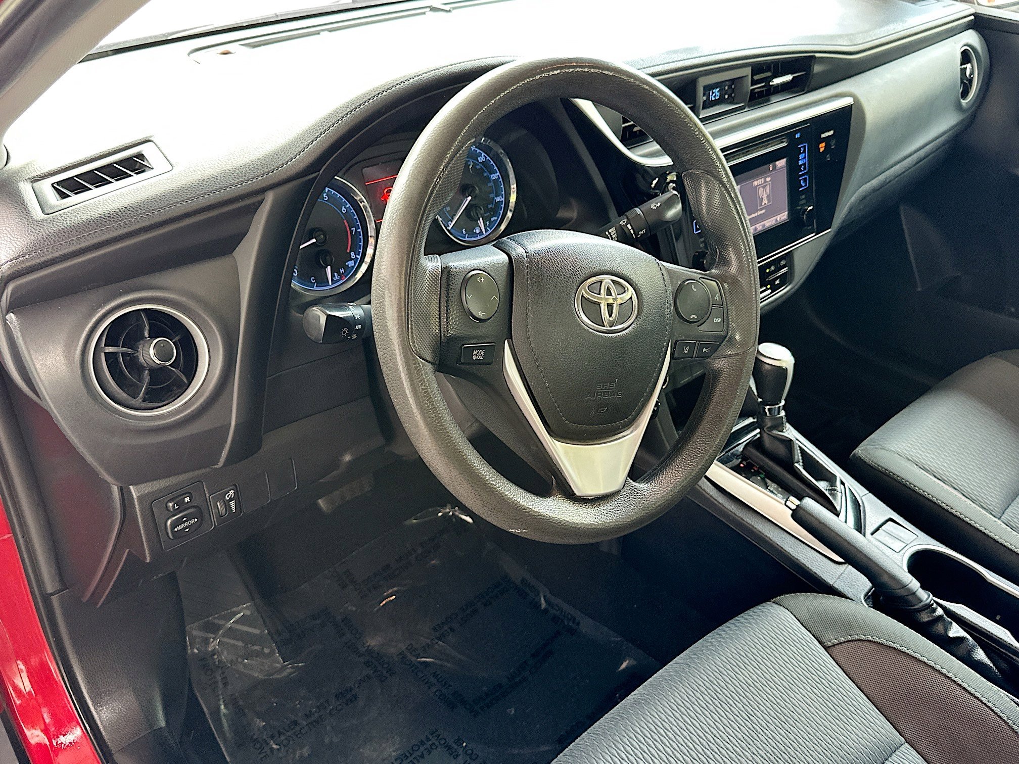 Used 2017 Toyota Corolla LE image 7