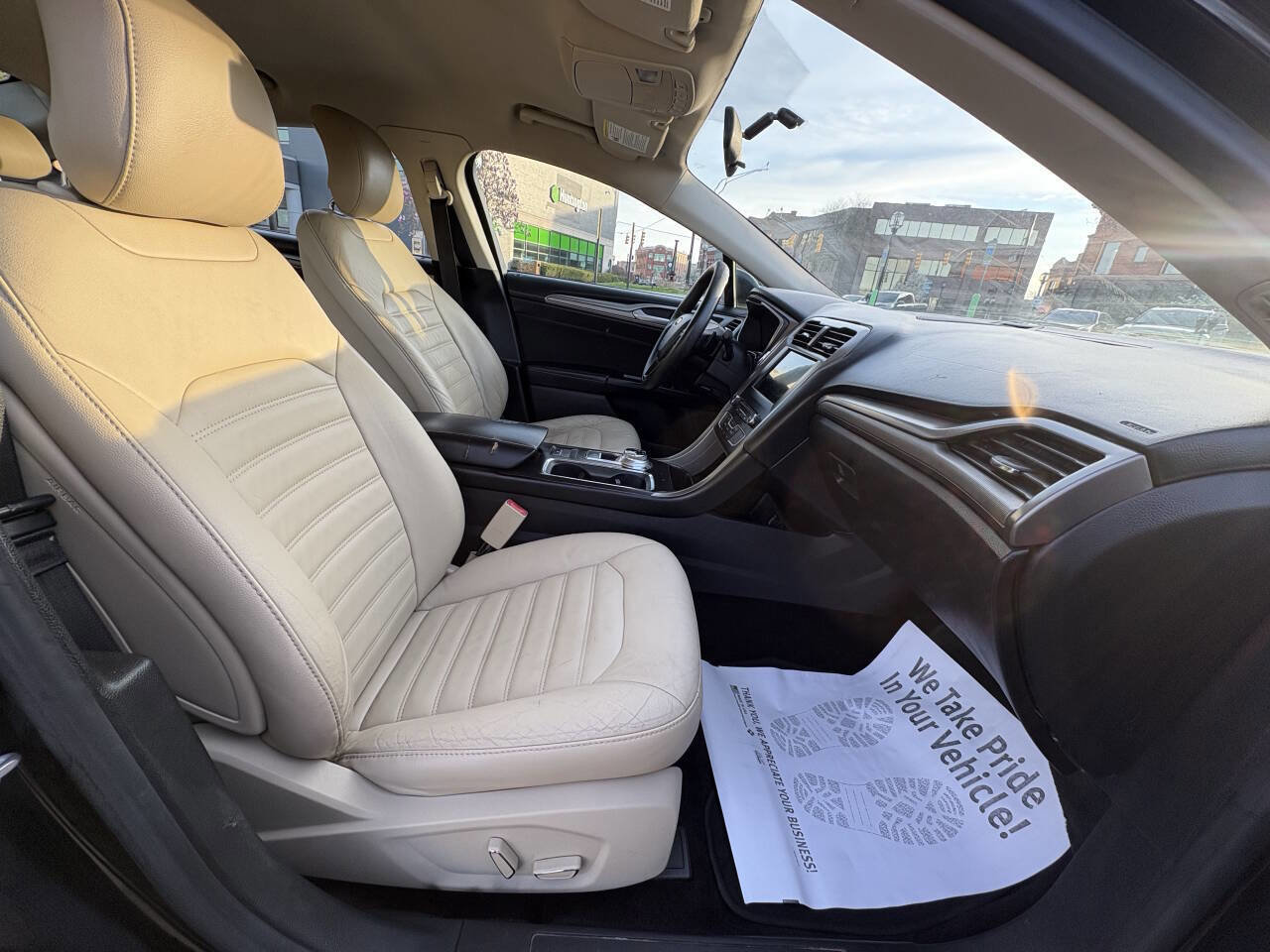 Used 2017 Ford Fusion SE w/ Fusion SE Technology Package FWD image 25