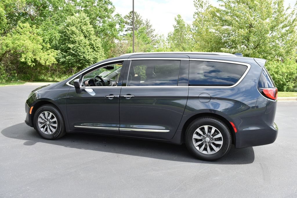 Used 2019 Chrysler Pacifica Touring-L Plus FWD image 8