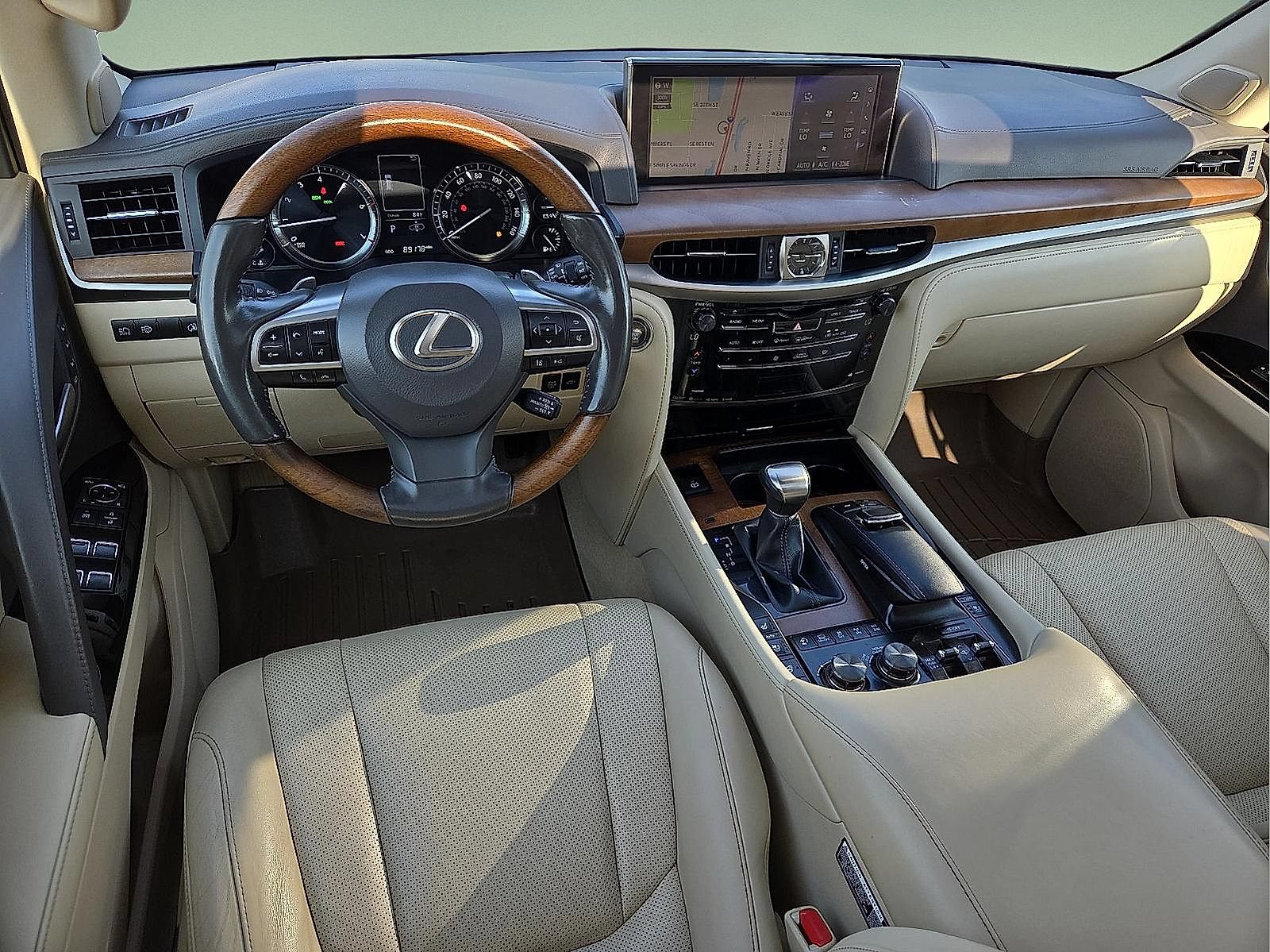 Used 2020 Lexus LX 570 4WD w/ Luxury Package image 11