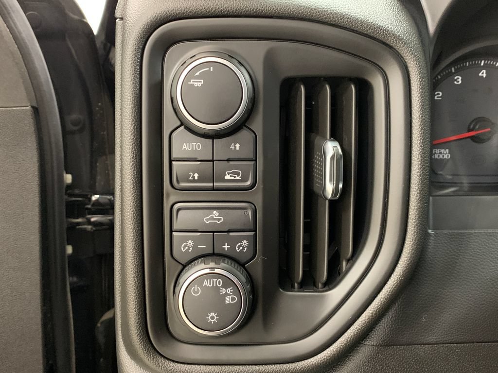 Used 2019 Chevrolet Silverado 1500 Custom w/ Custom Value Package AWD/4WD image 21