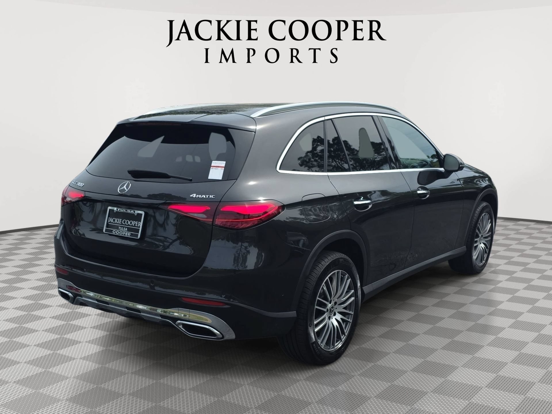 Used 2025 Mercedes-Benz GLC 300 4MATIC image 5