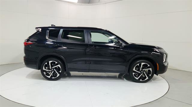 Used 2024 Mitsubishi Outlander SE image 9