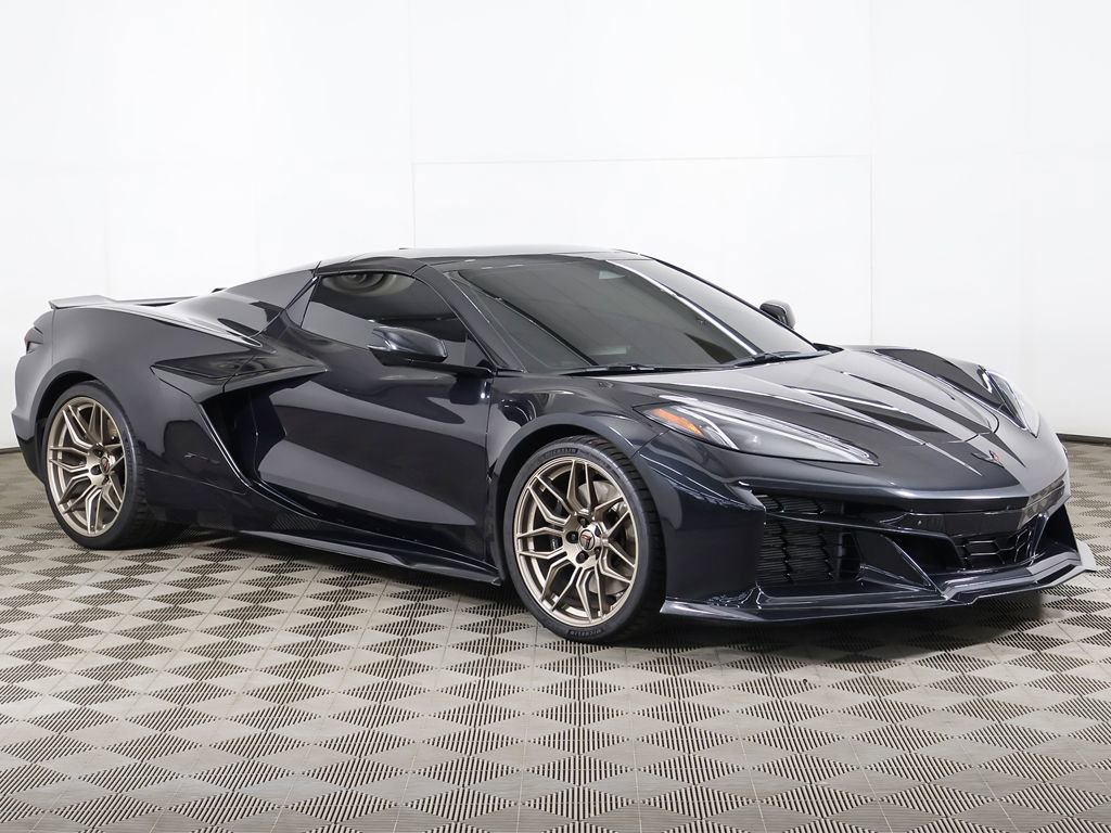 Used 2024 Chevrolet Corvette Z06 w/ Stealth Interior Trim Package RWD image 2