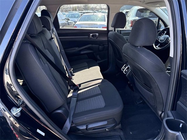 Used 2022 Kia Sorento LX image 11
